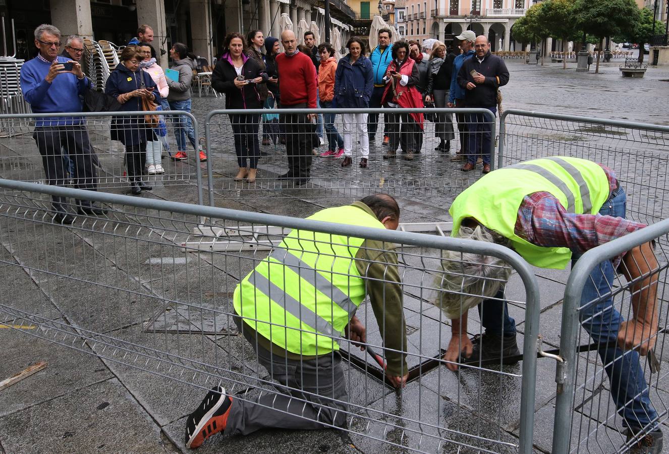 Los participantes en este viaje por las entrañas del monumento pudieron conocer los llamados desarenadores o decantadores donde reposaba el agua y se limpiaba de impurezas