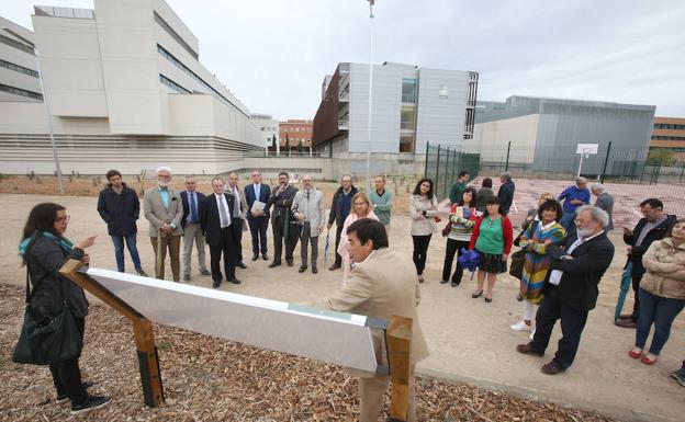 Inauguración del arboreto en el campus universitario.