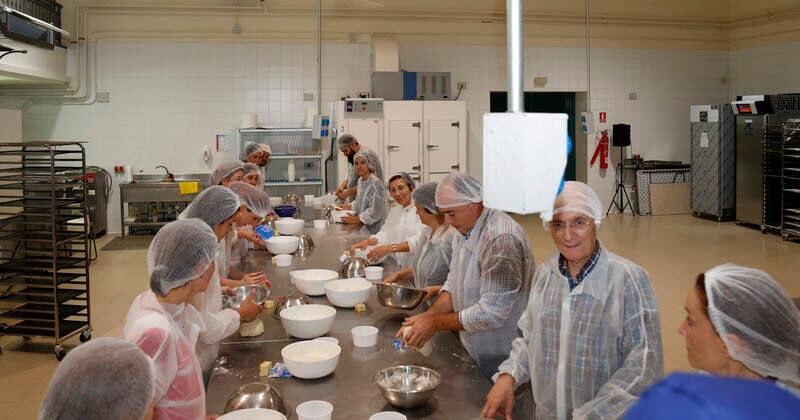 Una treintena de aficionados aprenden técnicas para elaborar productos saludables en su propio hogar en el curso de formación organizado por el Cetece en colaboración con El Norte de Castilla