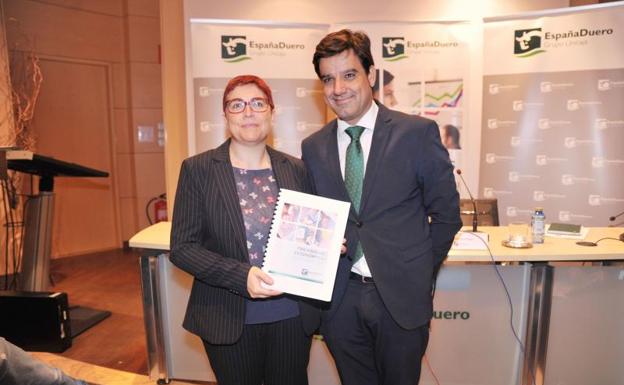 Felisa Becerra y Manuel Rubio, durante la presentación del informe de EspañaDuero. .