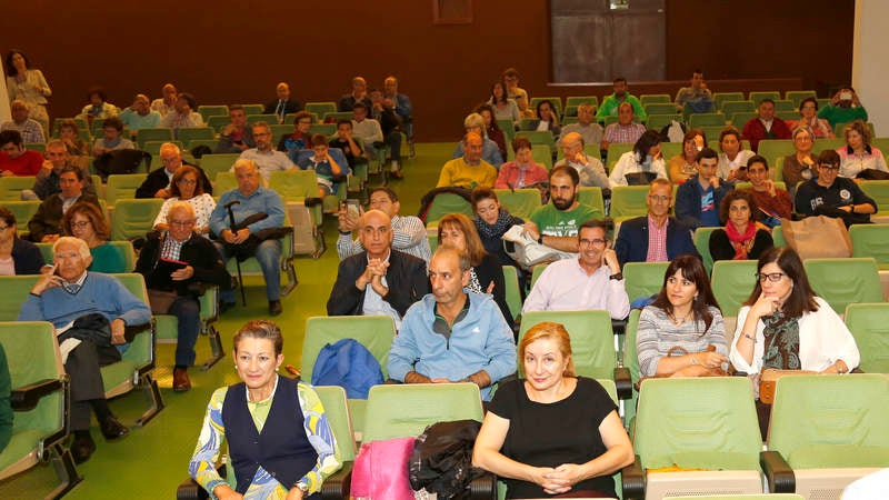 El exjugador de baloncesto y médico ofreció una ponencia sobre Salud y Deporte dentro de la Sección de Ciencias de la Salud del Ateneo