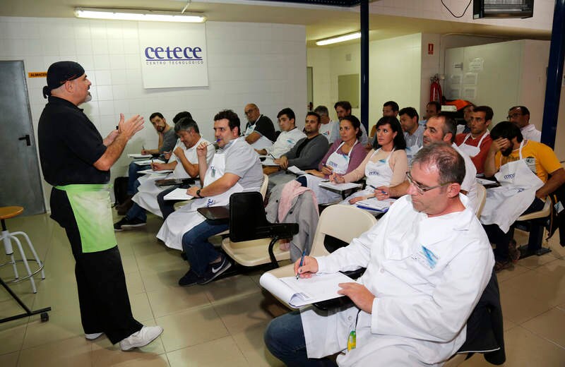 El maestro de panaderos Josep Pascual imparte varias jornadas de formación dirigidas a profesionales del sector