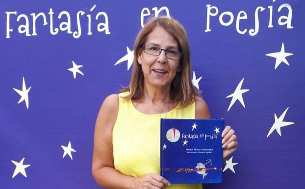 Marisa Alonso, con su libro. 