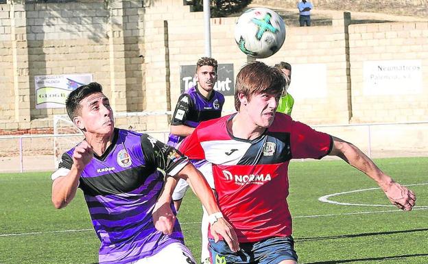 Una jugada del Deportivo-Norma de tercera jornada, única victoria morada de la temporada.