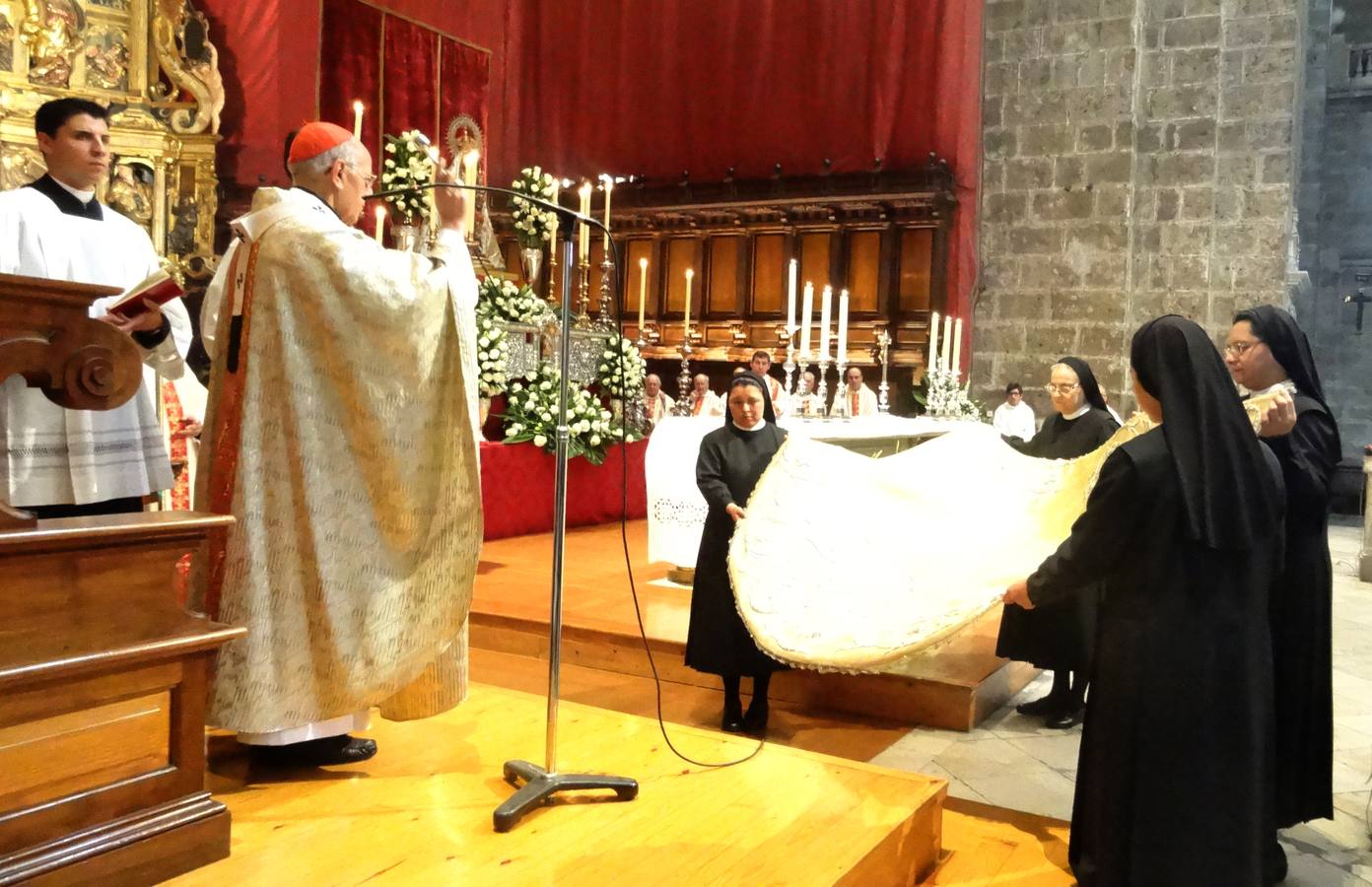 Eucaristía en la Catedral con motivo de la celebración del centenario de la coronación de la Virgen San Lorenzo