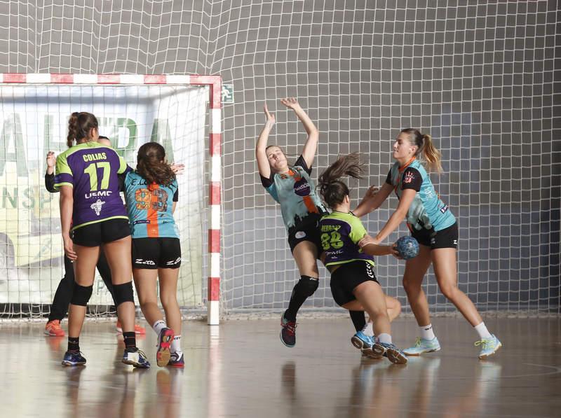 Partido de balonmano femenino entre el Palencia Turismo y el Hand Vall Valladolid