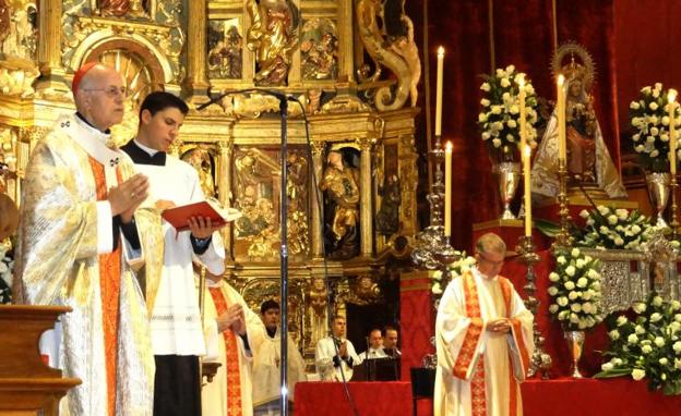 Ricardo Blázquez ha oficiado la eucaristía en la Catedral ante la imagen de la Virgen de San Lorenzo. 