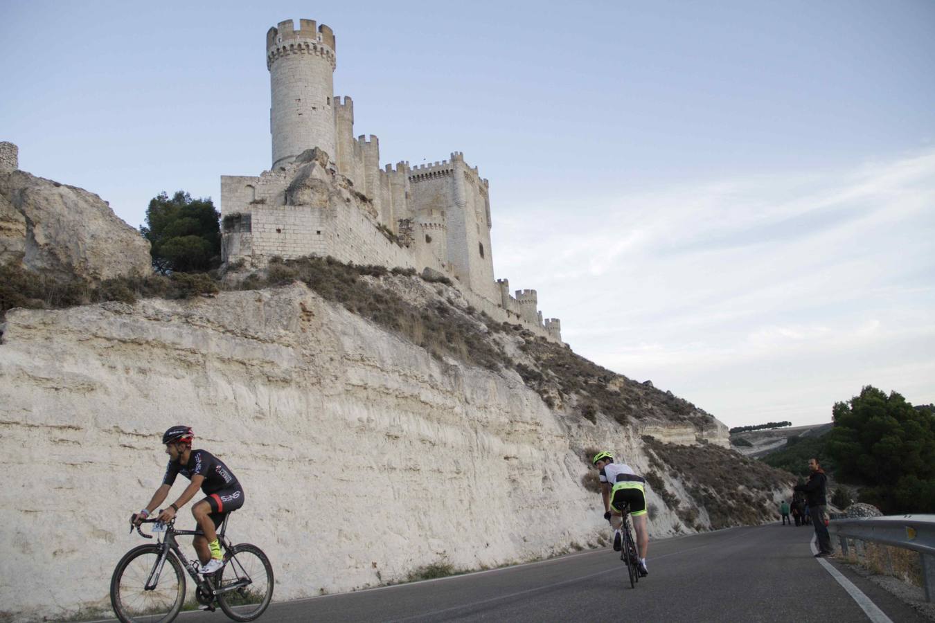 Diego Cosgaya y Marta Antolino se llevan la cronoescalada al castillo de Peñafiel