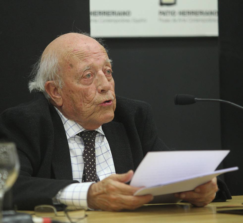 13.04.12 durante la conferencia con la que inauguró la Asamblea de la Federación de Asociaciones de Periodistas Españoles (FAPE), que se celebra en el Museo Patio Herreriano de Valladolid.