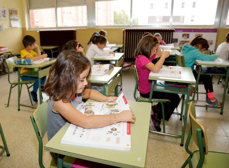 El centro comenzó a funcionar en 1968 por el traslado del antiguo colegio nacional Alonso Berruguete