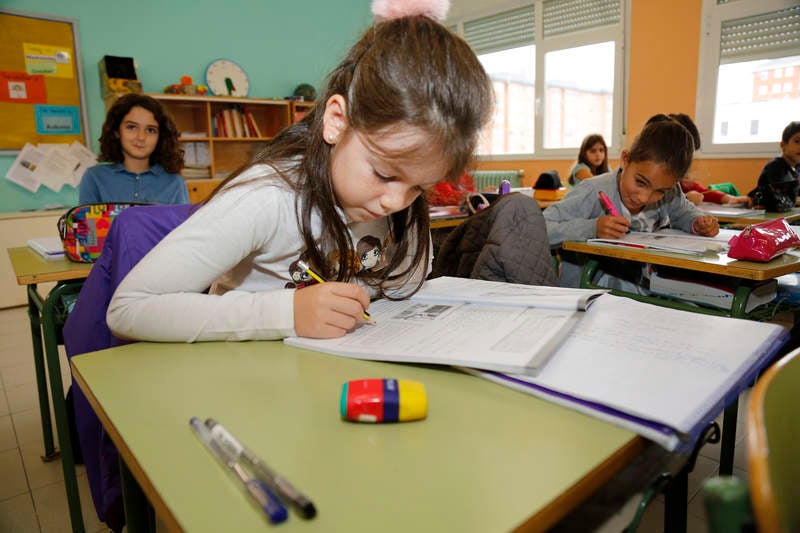 El centro comenzó a funcionar en 1968 por el traslado del antiguo colegio nacional Alonso Berruguete