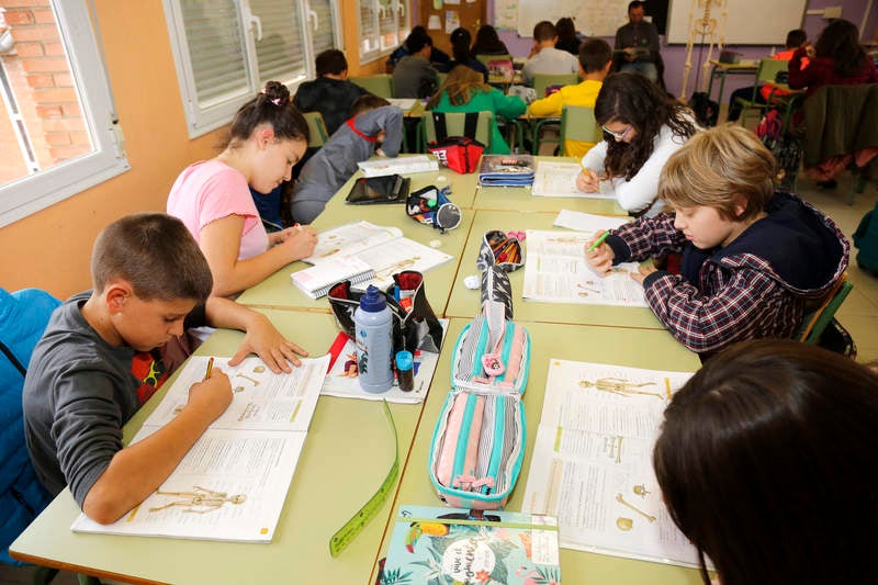 El centro comenzó a funcionar en 1968 por el traslado del antiguo colegio nacional Alonso Berruguete