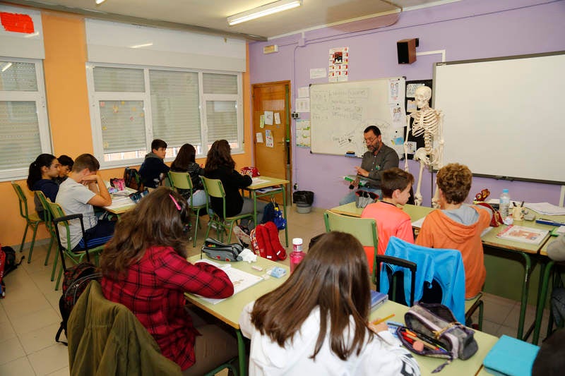 El centro comenzó a funcionar en 1968 por el traslado del antiguo colegio nacional Alonso Berruguete