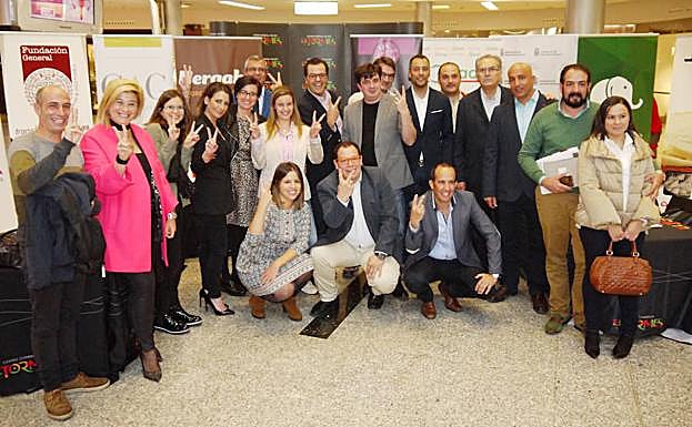 Representantes de las empresas que colaboran en el IV Congreso Cocina con Queso y Humor... ¡Vente a freír morcillas! de Peñaranda.