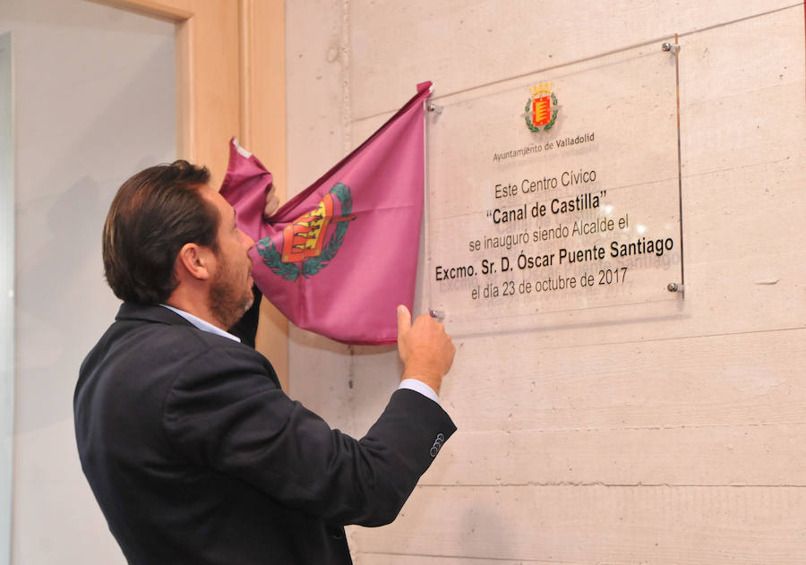 El edificio, con 3,2 millones de inversión, ofrece salas para exposiciones, talleres, biblioteca y un teatro con 320 localidades. Las instalaciones darán servicio a sus 15.000 vecinos.