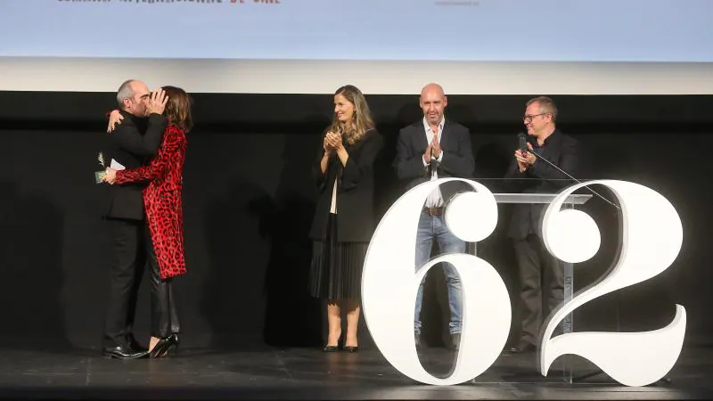 Luis Tosar y Emma Suárez reciben la Espiga de Honor en la Gala del Cine Español