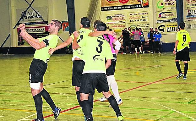 La plantilla guardense celebra uno de los goles ante el Ribera Navarra.