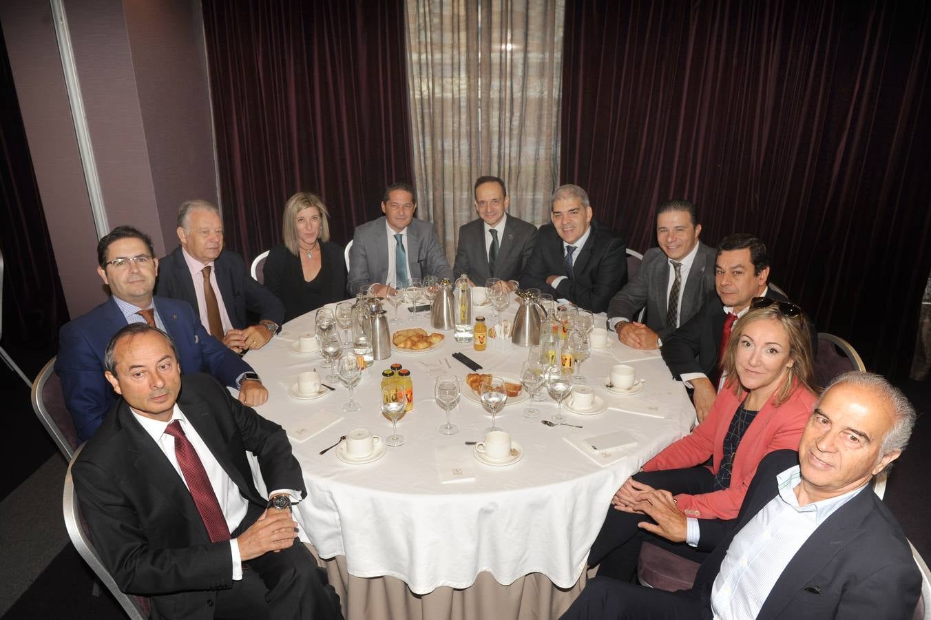 José Bouzas, de Seya Auditores; Jorge Caballero, director de Impulsa tu Marketing; Manuel Fernández, de Fundación Personas; Vicenta Montes, de Cisga; Francisco Martínez, director de Telefónica Castilla y León; Javier Escribano, decano del Colegio de Ingenieros;Antonio Ferreras, de Telefónica; Alberto Martín, del Grupo Inmeva; Urbano Aníbamo, de Suministros Eólicos; Purificación Palmero, del Colegio de Abogados de Valladolid, y Artemio Vivero.