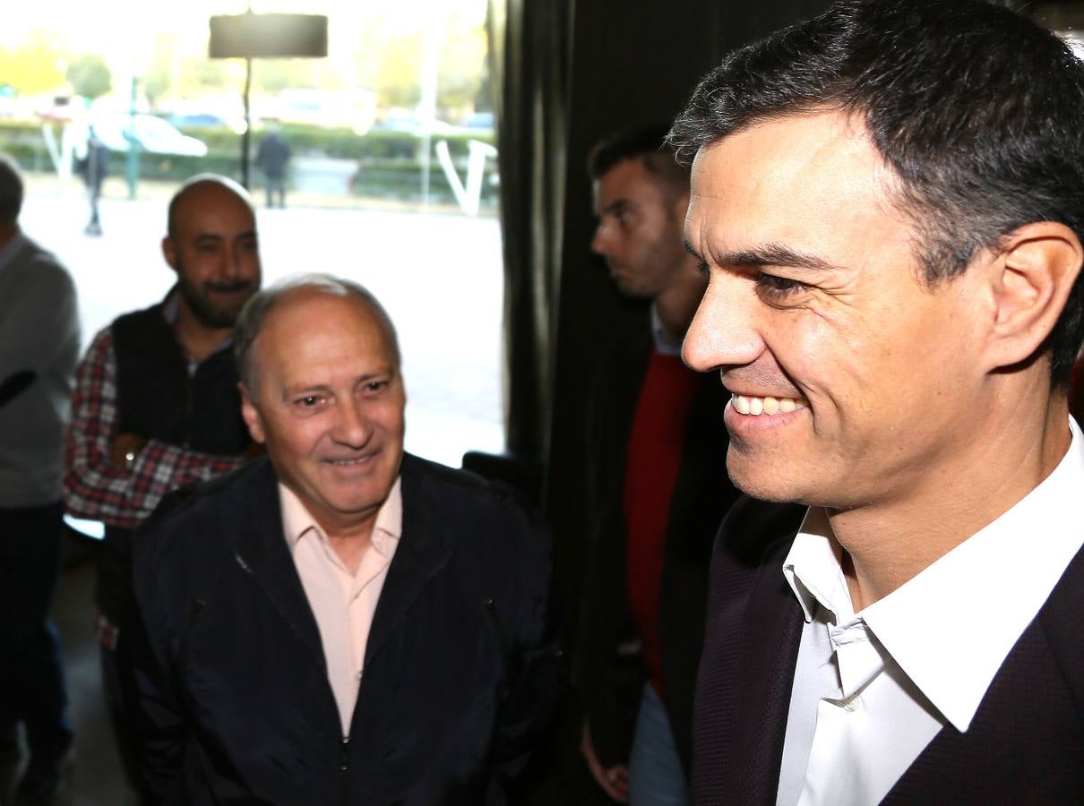 El secretario general del PSOE está convencido de que la cuestión catalana «solo se resuelve con diálogo político» aunque hay que antes hay que «reordenar una situación que está dislocada»