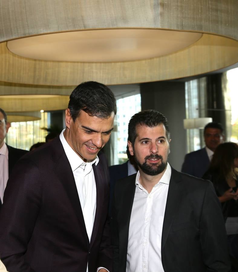 El secretario general del PSOE está convencido de que la cuestión catalana «solo se resuelve con diálogo político» aunque hay que antes hay que «reordenar una situación que está dislocada»
