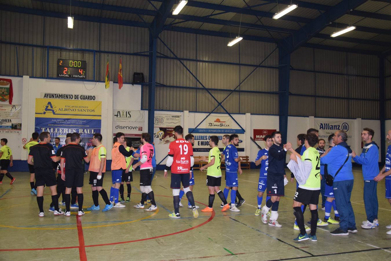 Los de Diestro plantan cara a uno de los mejores equipos nacionales y le ponen contra las cuerdas en los minutos finales con portero jugador