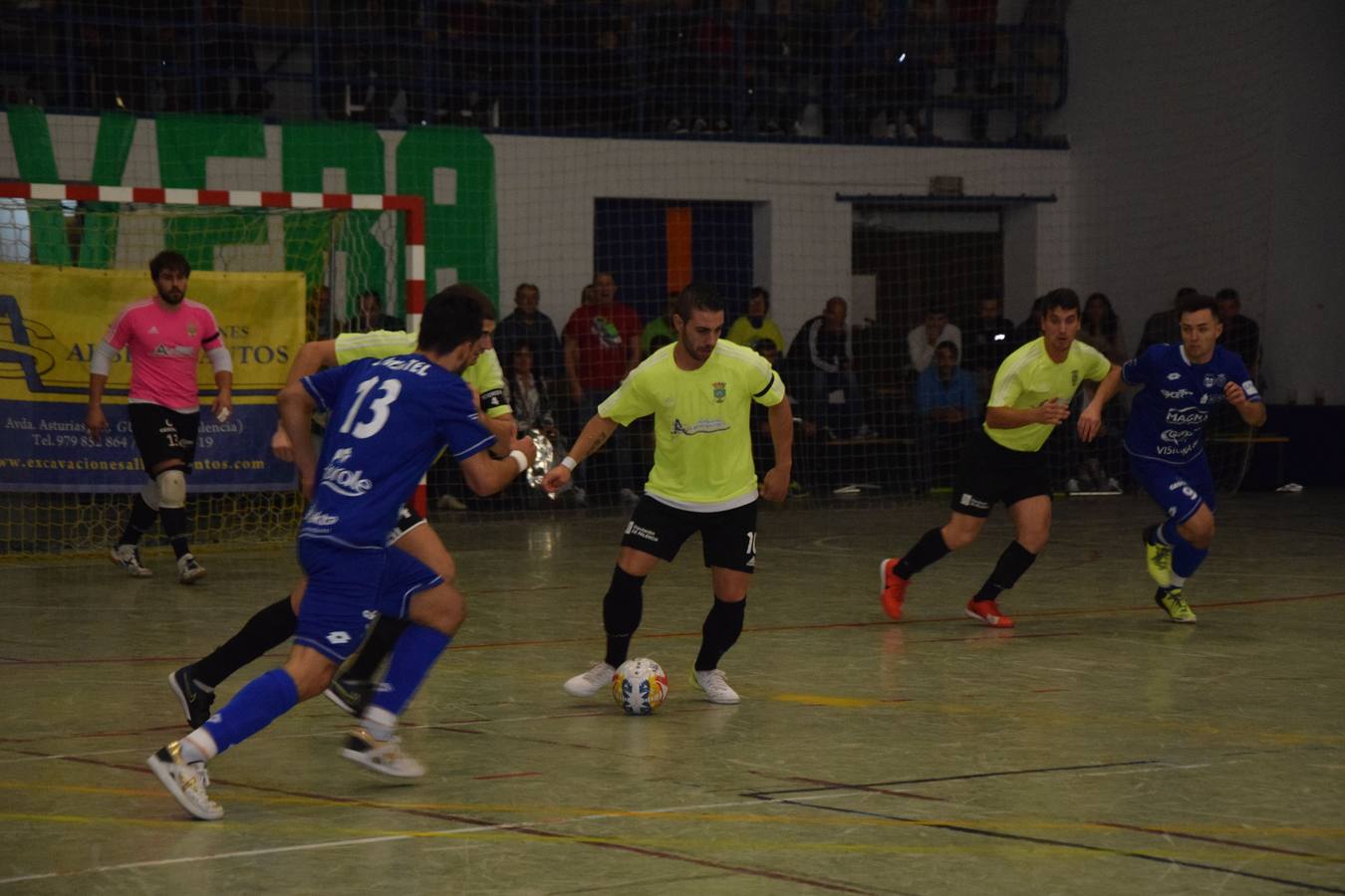 Los de Diestro plantan cara a uno de los mejores equipos nacionales y le ponen contra las cuerdas en los minutos finales con portero jugador