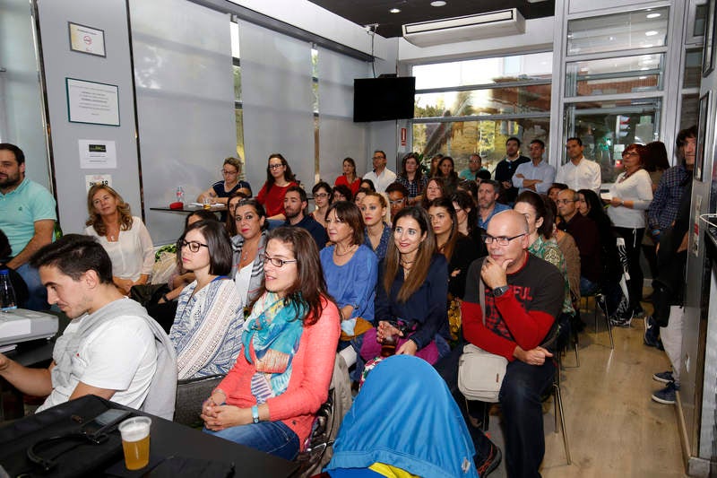 La Pizzería Kuro ha sido el escenario de esta iniciativa, con buena acogida por parte de los profesores palentinos