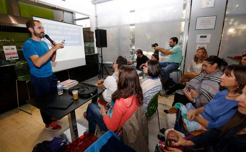 La Pizzería Kuro ha sido el escenario de esta iniciativa, con buena acogida por parte de los profesores palentinos