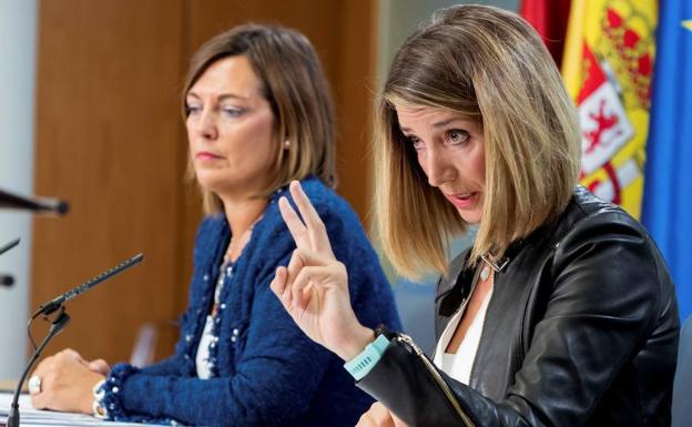 Milagros Marcos y Alicia García, durante la rueda de prensa posterior al Consejo de Gobierno. 