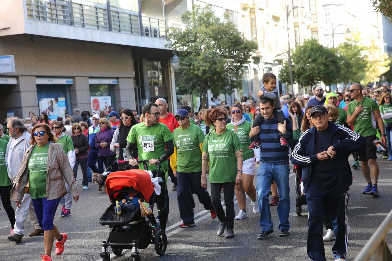 Miles de vallisoletanos se han vestido hoy de verde para salir a la calle en una marcha histórica