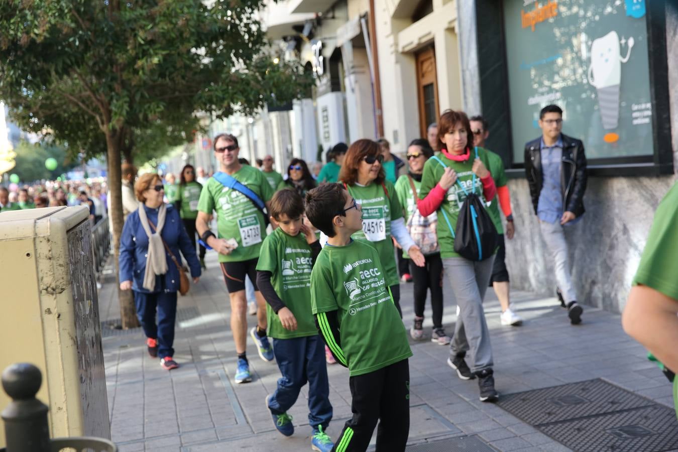 Miles de vallisoletanos se han vestido hoy de verde para salir a la calle en una marcha histórica