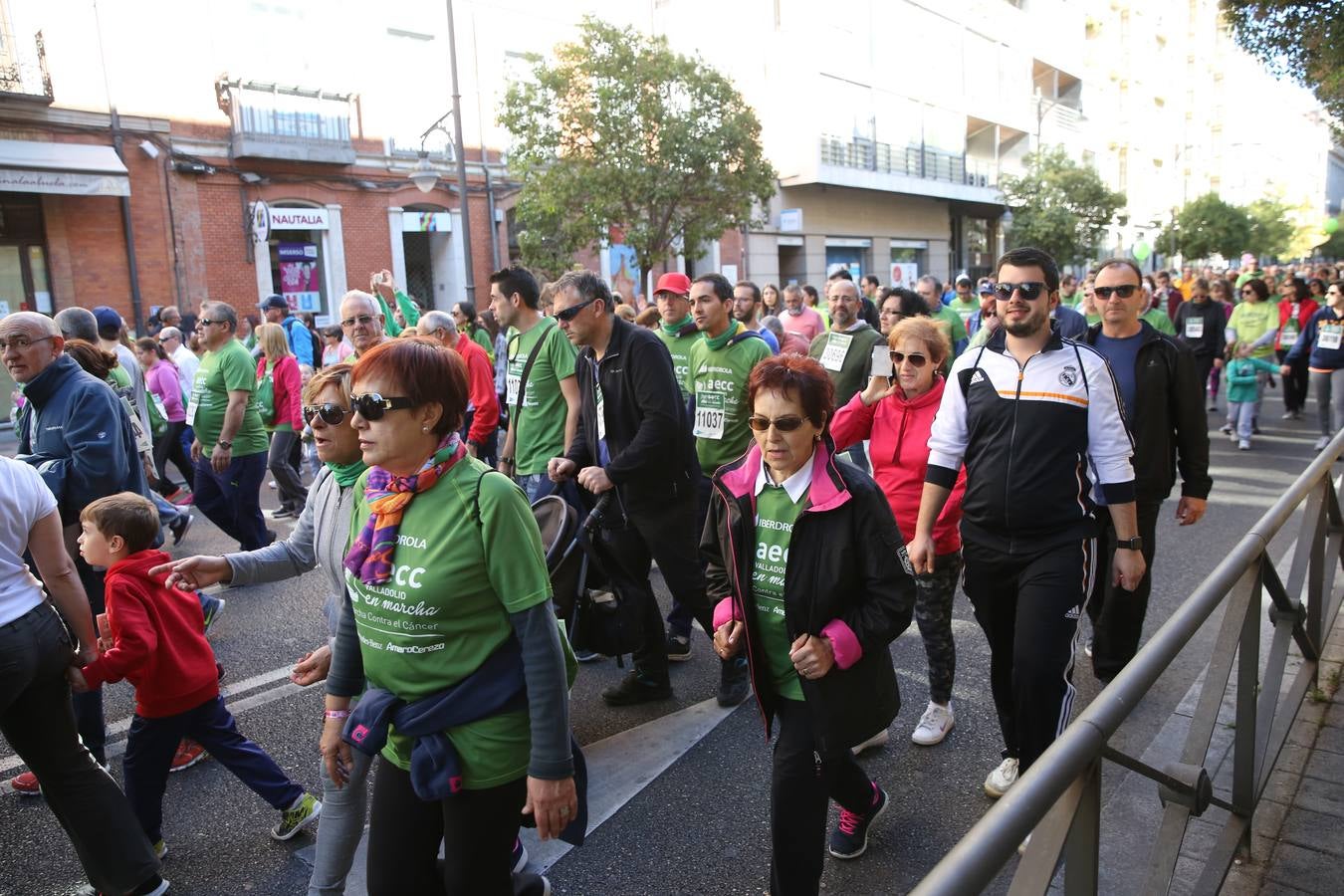 Miles de vallisoletanos se han vestido hoy de verde para salir a la calle en una marcha histórica