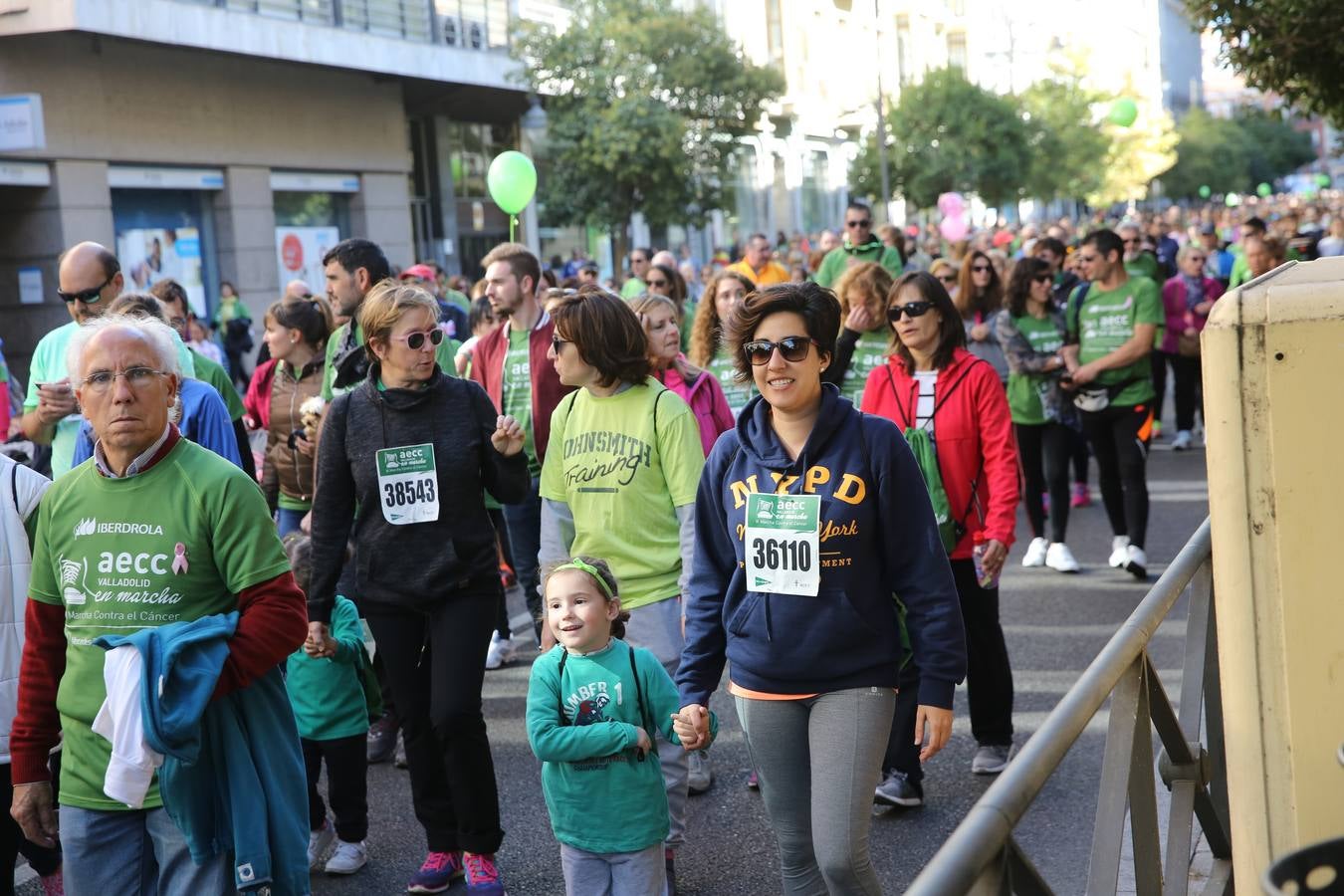 Miles de vallisoletanos se han vestido hoy de verde para salir a la calle en una marcha histórica