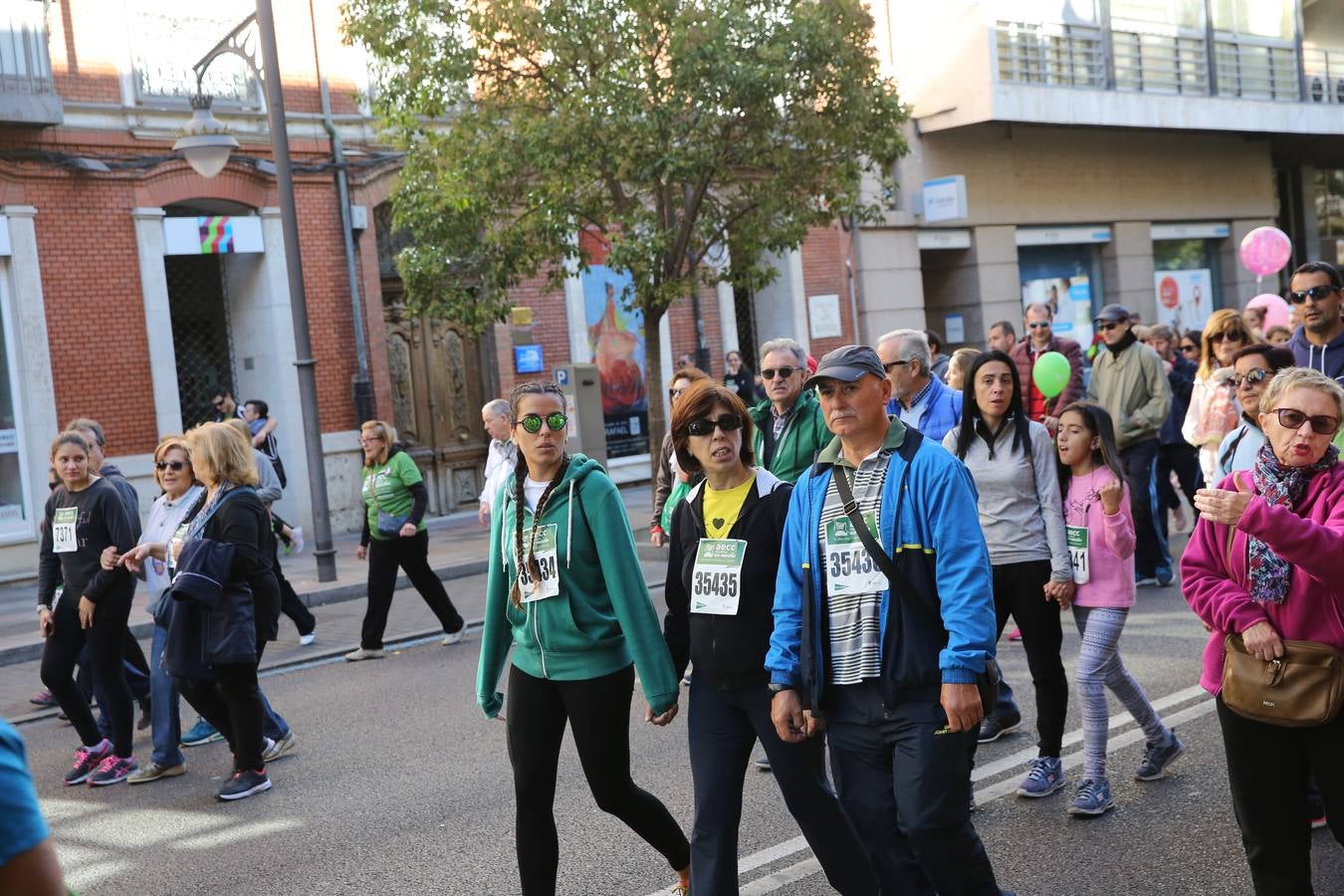 Miles de vallisoletanos se han vestido hoy de verde para salir a la calle en una marcha histórica