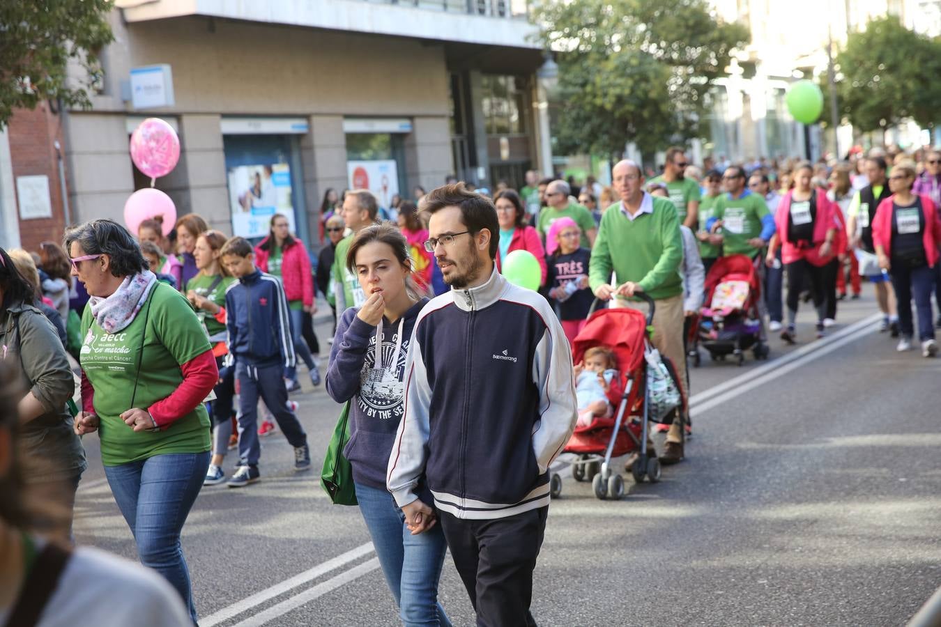 Miles de vallisoletanos se han vestido hoy de verde para salir a la calle en una marcha histórica