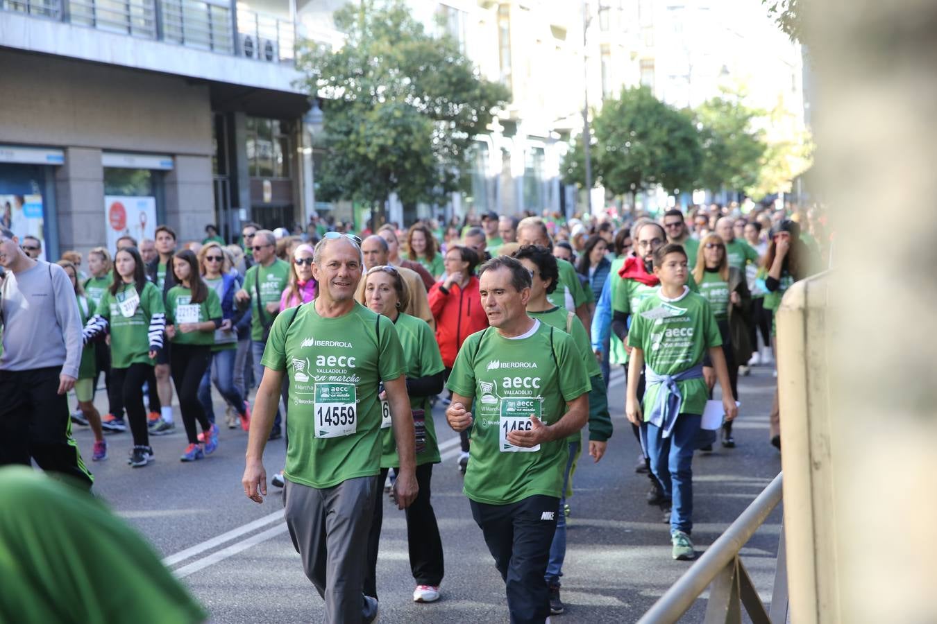 Miles de vallisoletanos se han vestido hoy de verde para salir a la calle en una marcha histórica