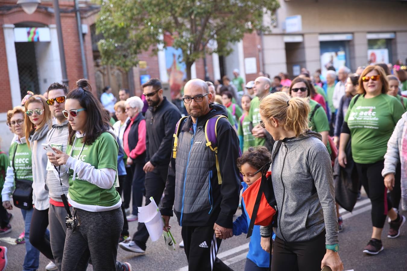 Miles de vallisoletanos se han vestido hoy de verde para salir a la calle en una marcha histórica