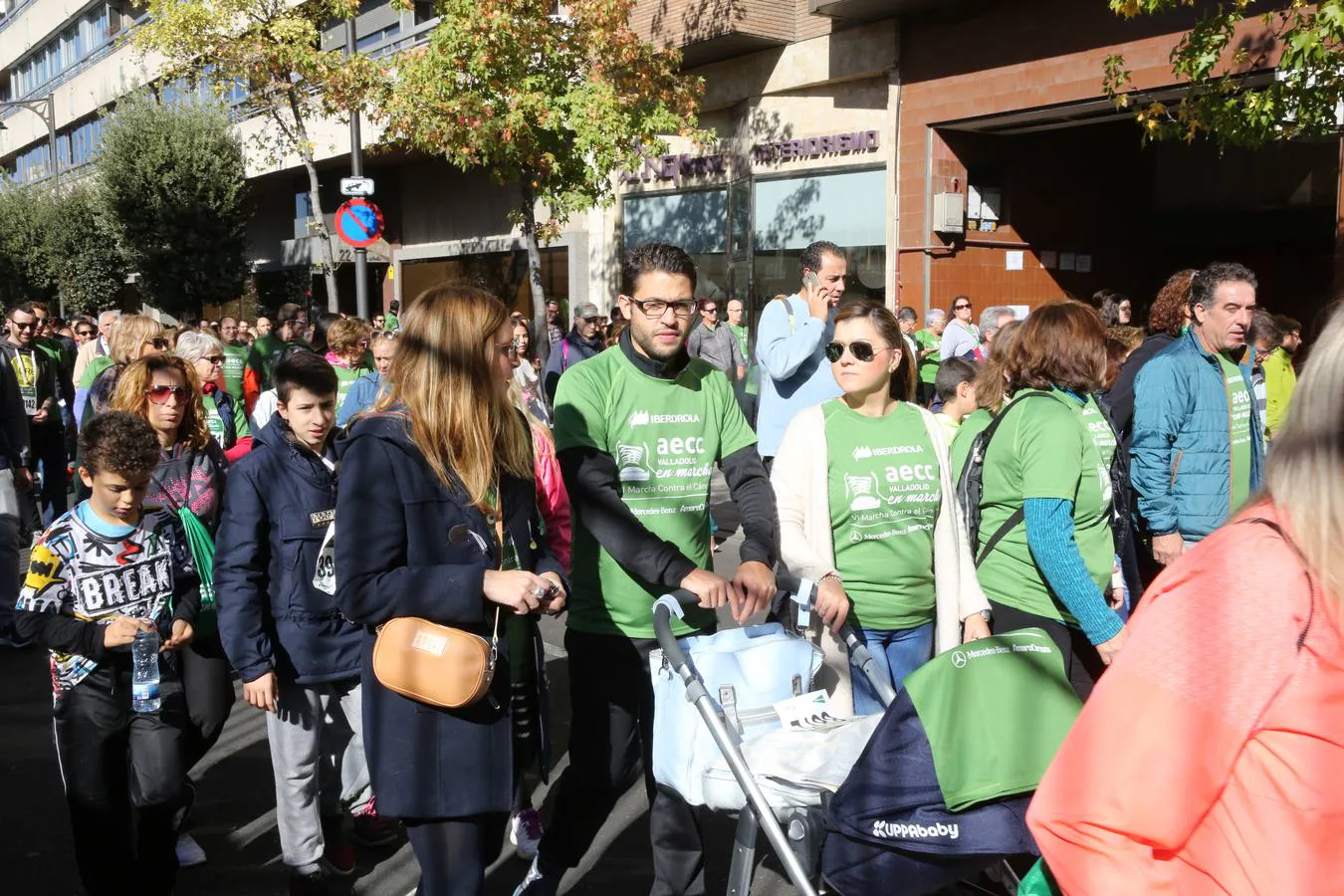 Miles de vallisoletanos se han vestido hoy de verde para salir a la calle en una marcha histórica