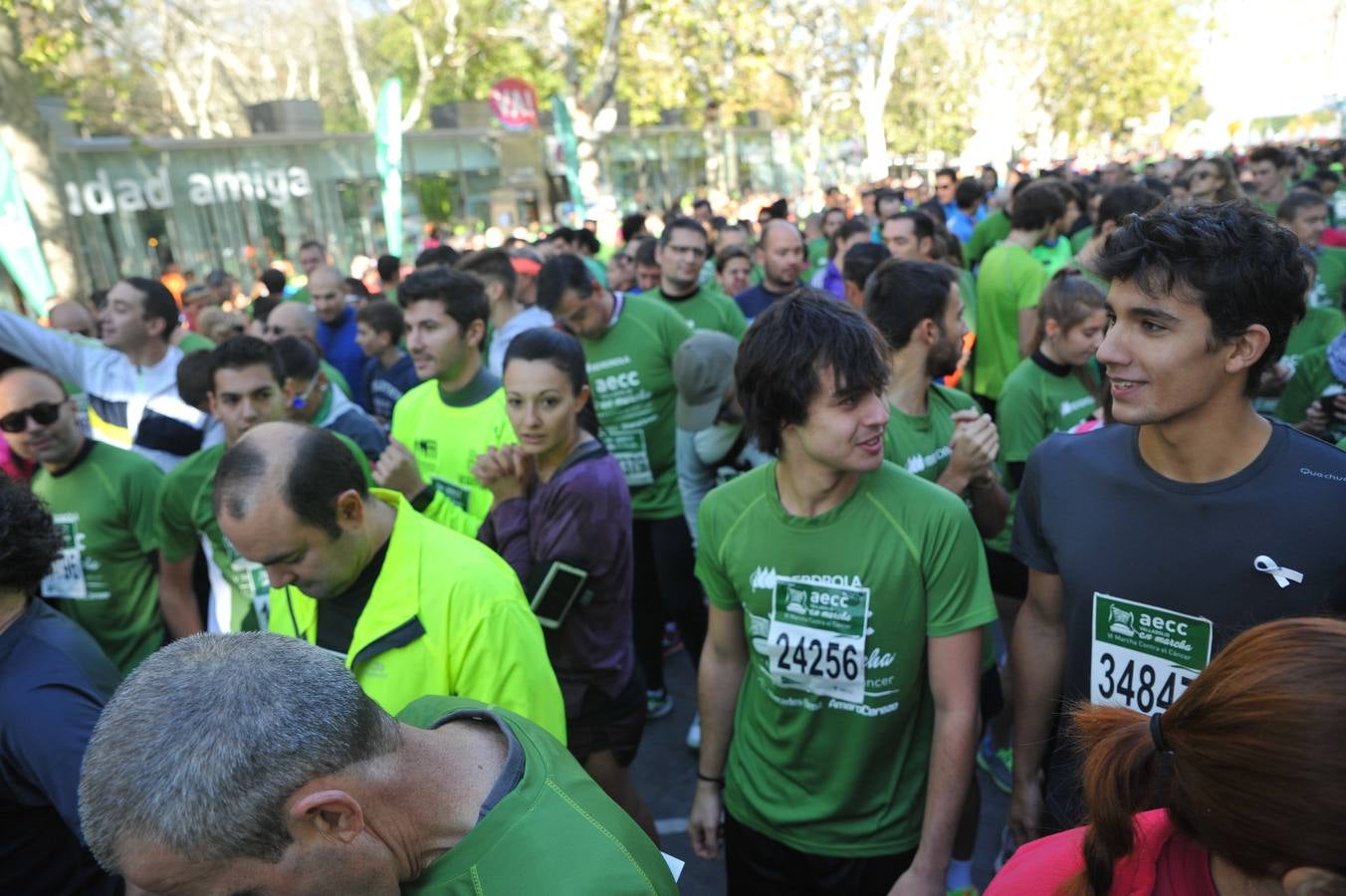 Miles de vallisoletanos se han vestido hoy de verde para salir a la calle en una marcha histórica