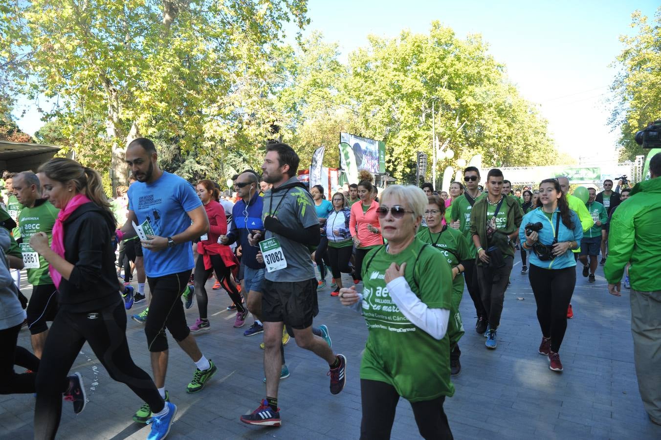 Miles de vallisoletanos se han vestido hoy de verde para salir a la calle en una marcha histórica