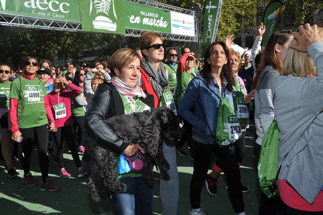 Miles de vallisoletanos se han vestido hoy de verde para salir a la calle en una marcha histórica