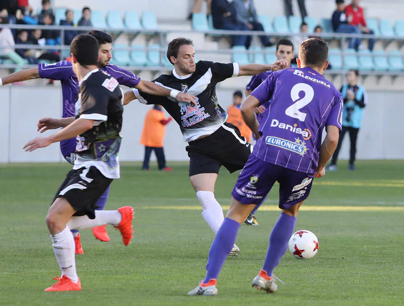 El equipo de la capital logra la victoria en un encuentro que estuvo marcado por las dos expulsiones del Becerril, que jugó con nueve jugadores durante 45 minutos