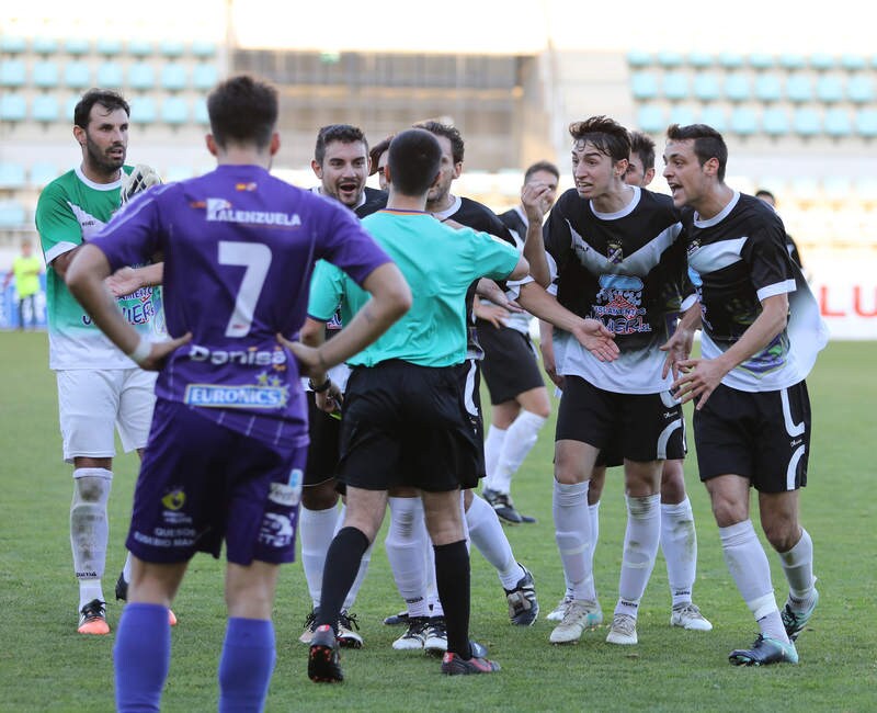 El equipo de la capital logra la victoria en un encuentro que estuvo marcado por las dos expulsiones del Becerril, que jugó con nueve jugadores durante 45 minutos