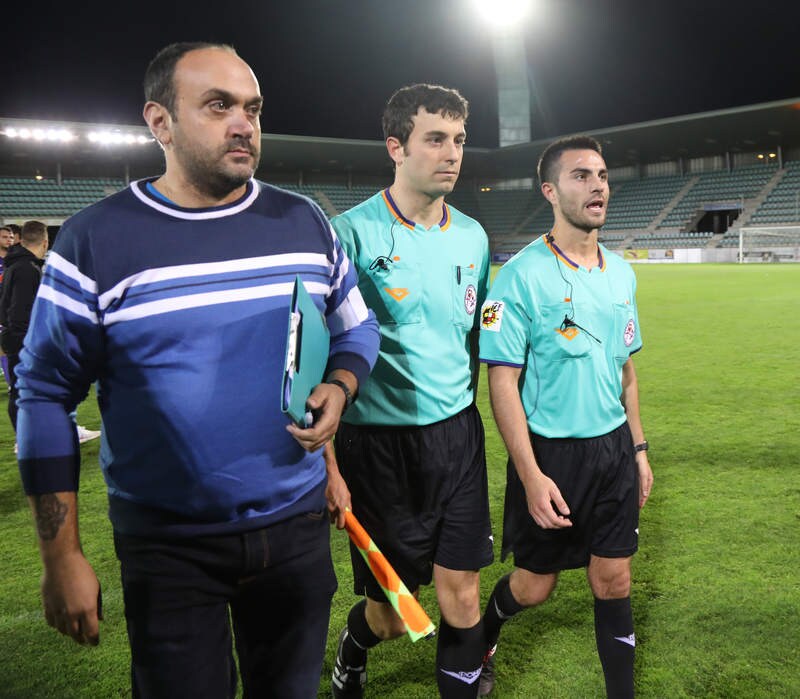 El equipo de la capital logra la victoria en un encuentro que estuvo marcado por las dos expulsiones del Becerril, que jugó con nueve jugadores durante 45 minutos
