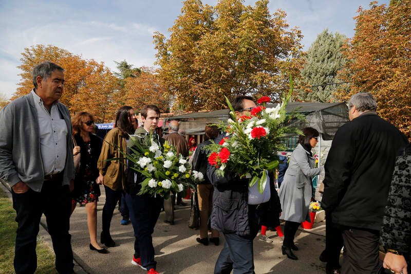 Cientos de palentinos se han acercado hasta el cementerio municipal Nuestra Señora de los Ángeles