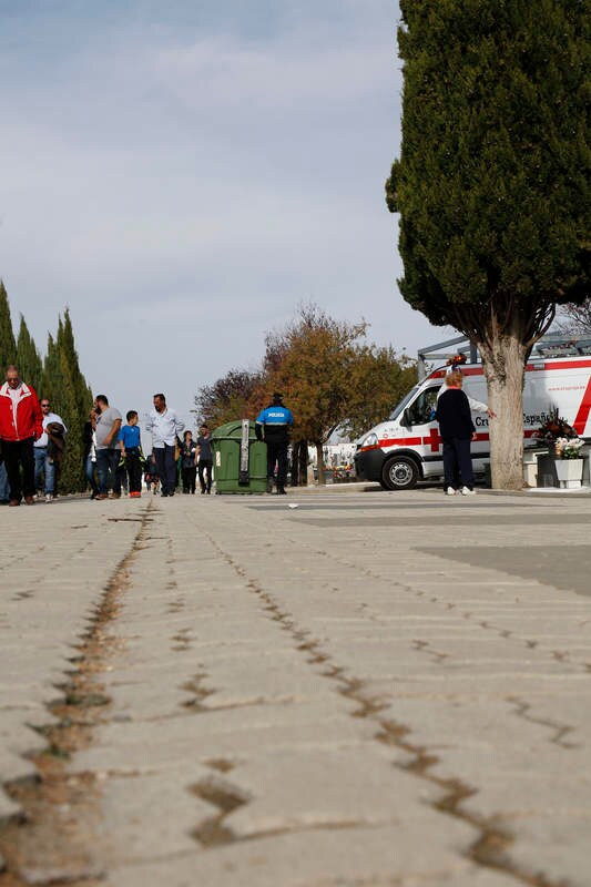 Cientos de palentinos se han acercado hasta el cementerio municipal Nuestra Señora de los Ángeles