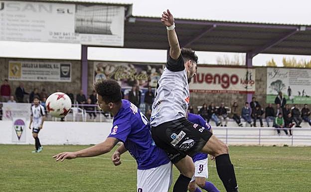 Zubi cae ante dos rivales.