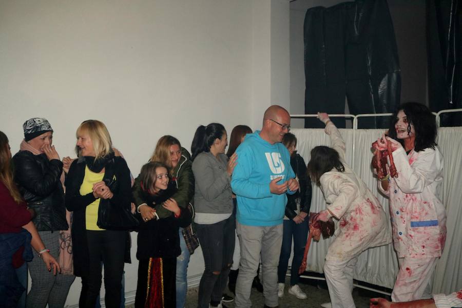 A Ninguna Parte Teatro recrea una cárcel de enfermos mentales en Villamuriel (1/2)