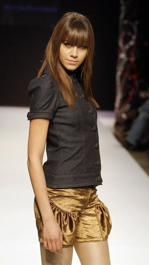 2008. Sabrina Serrat con uno de los modelos de Eulalia Mateos.