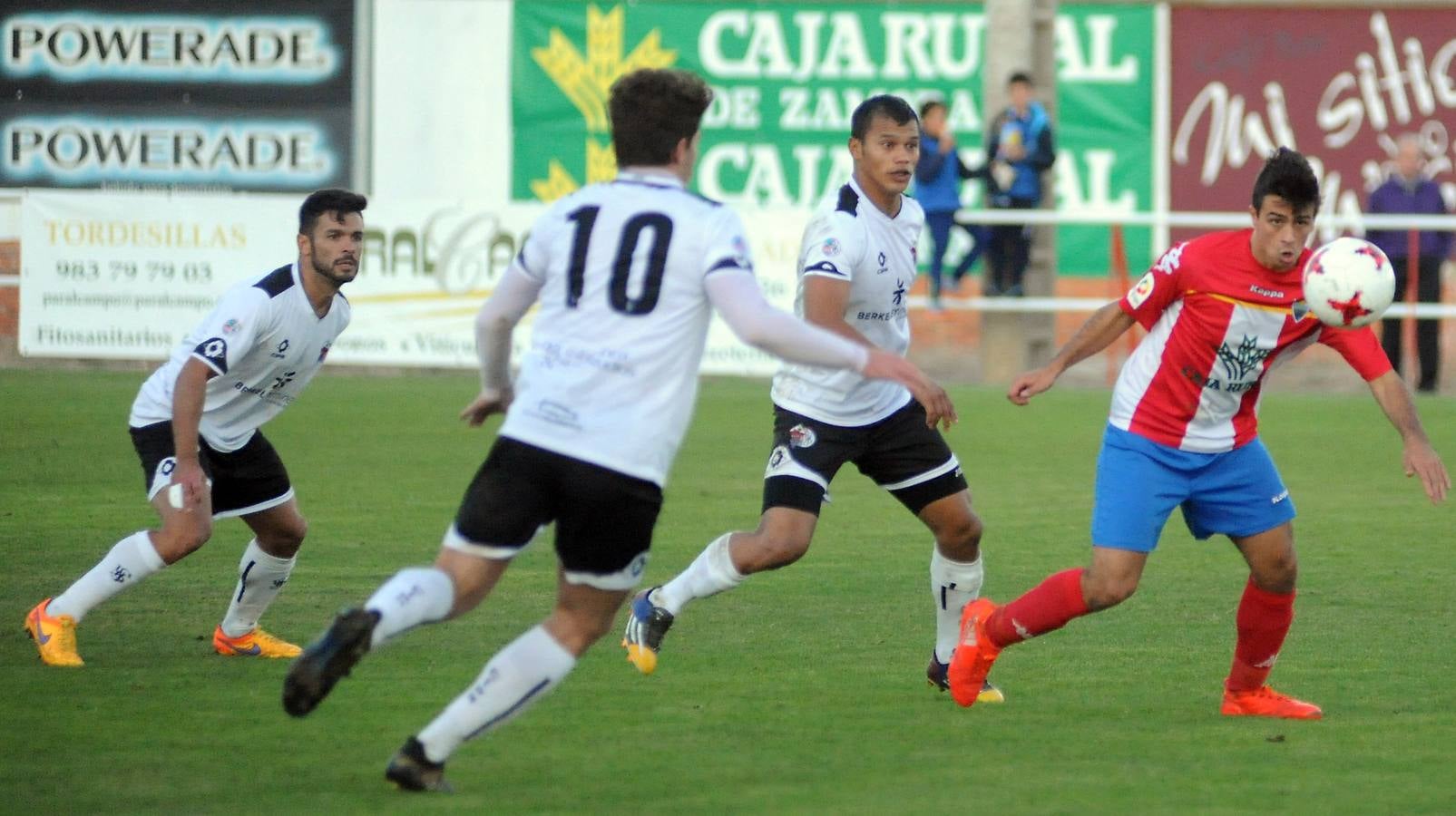 Pese a adelantarse pronto en el marcador, los pupilos de Santi Sedano no pudieron mantener su ventaja ante un rival muy efectivo